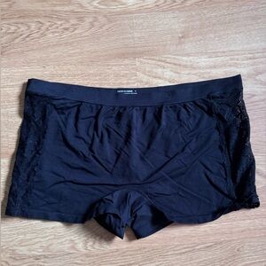 Torrid Curve Black & Lace Booty Shorts Size 4